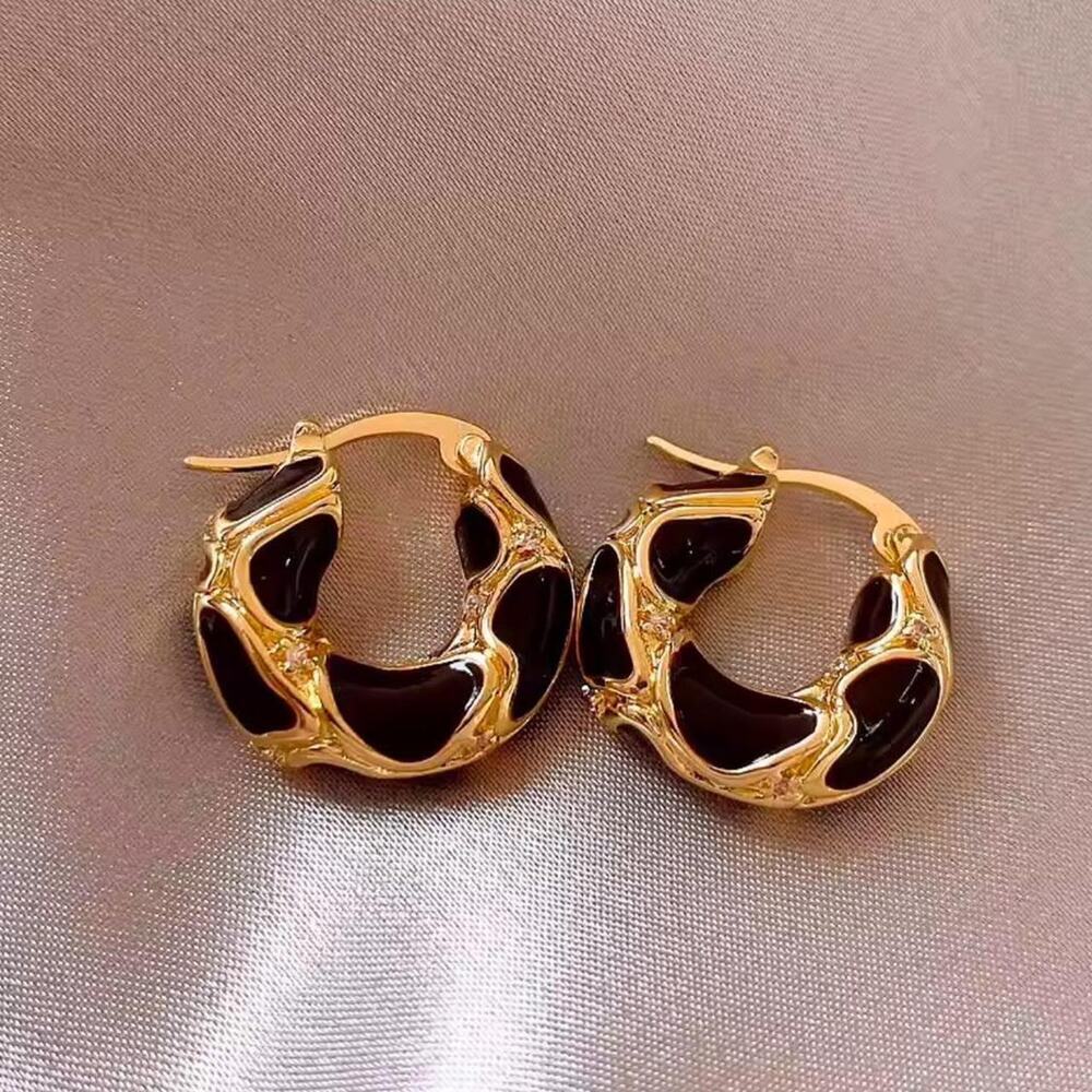Black and gold hoop earrings - Picture 2 of 2